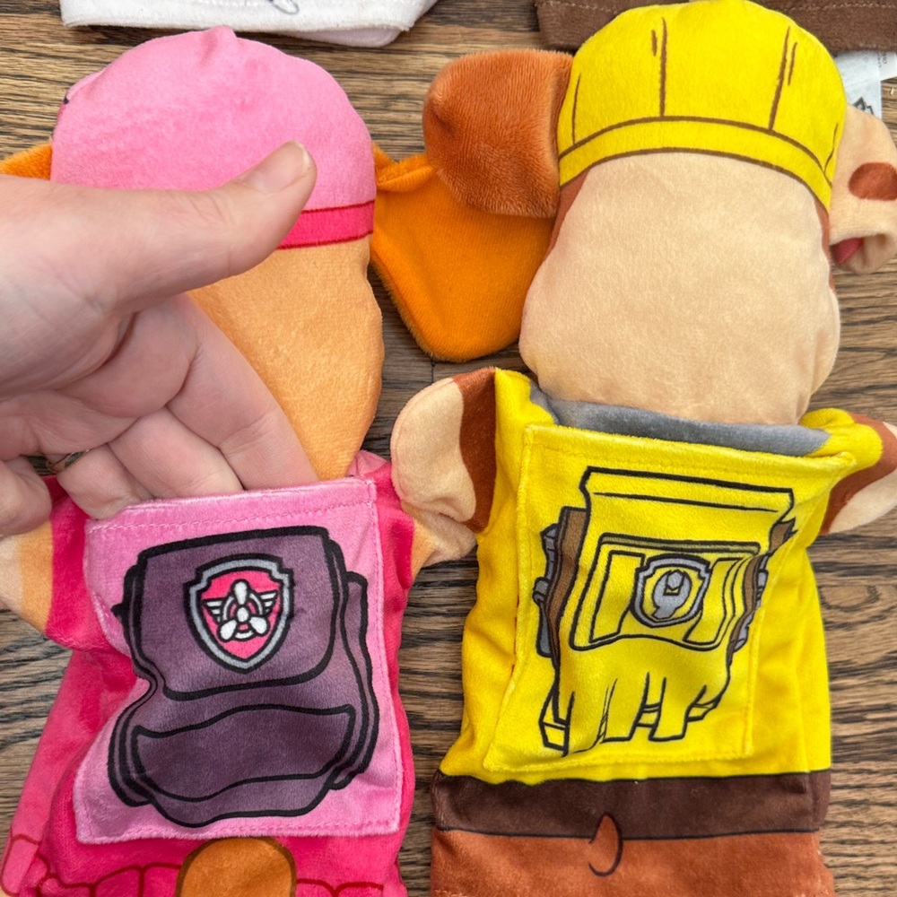 Melissa & Doug Paw Patrol Puppets Set & Chase Plush - Picture 6 of 6
